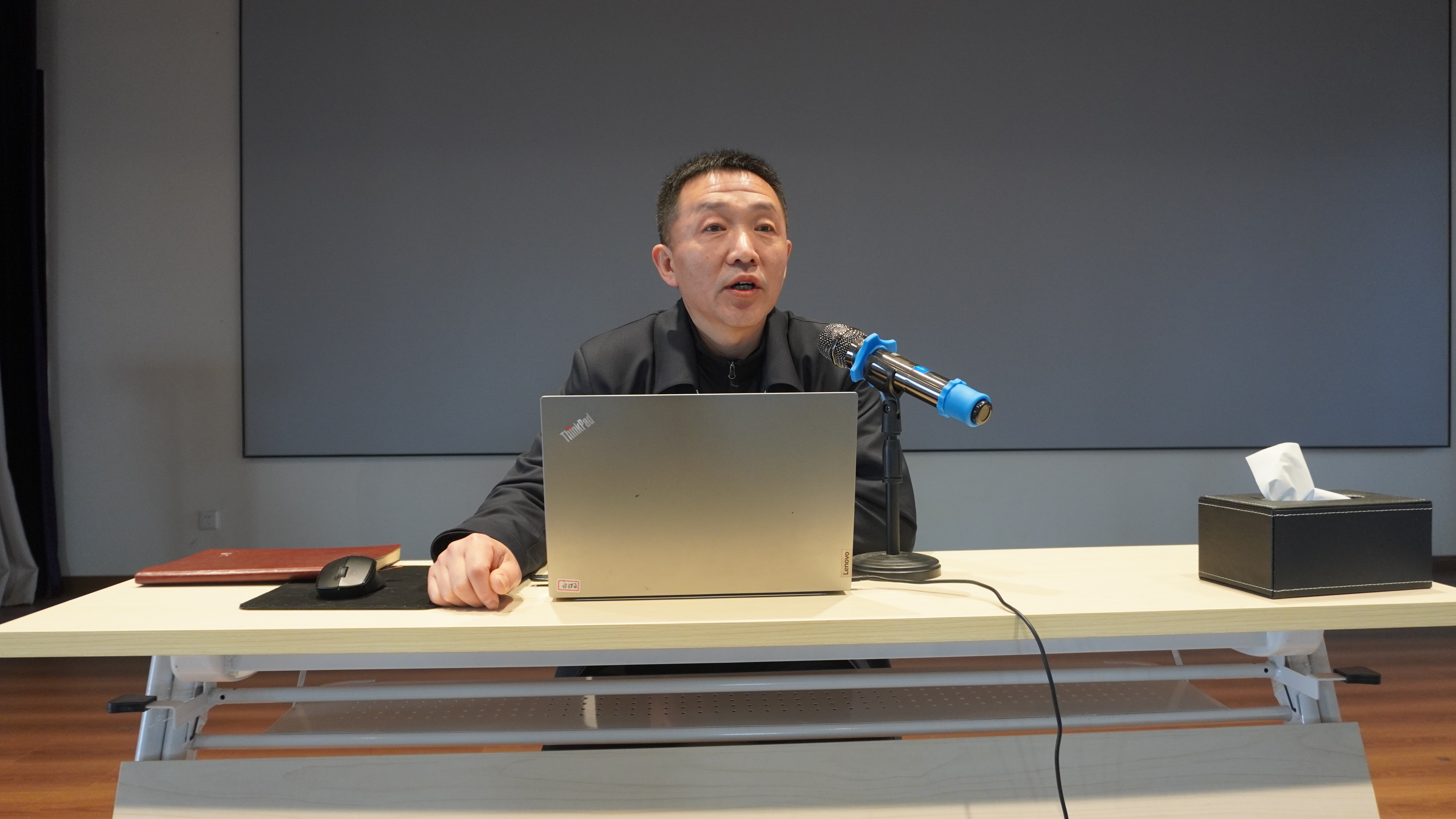 中机一院党委召开理论进建中心组进建（扩大）会暨中央八项划放心灵进建教育想书班