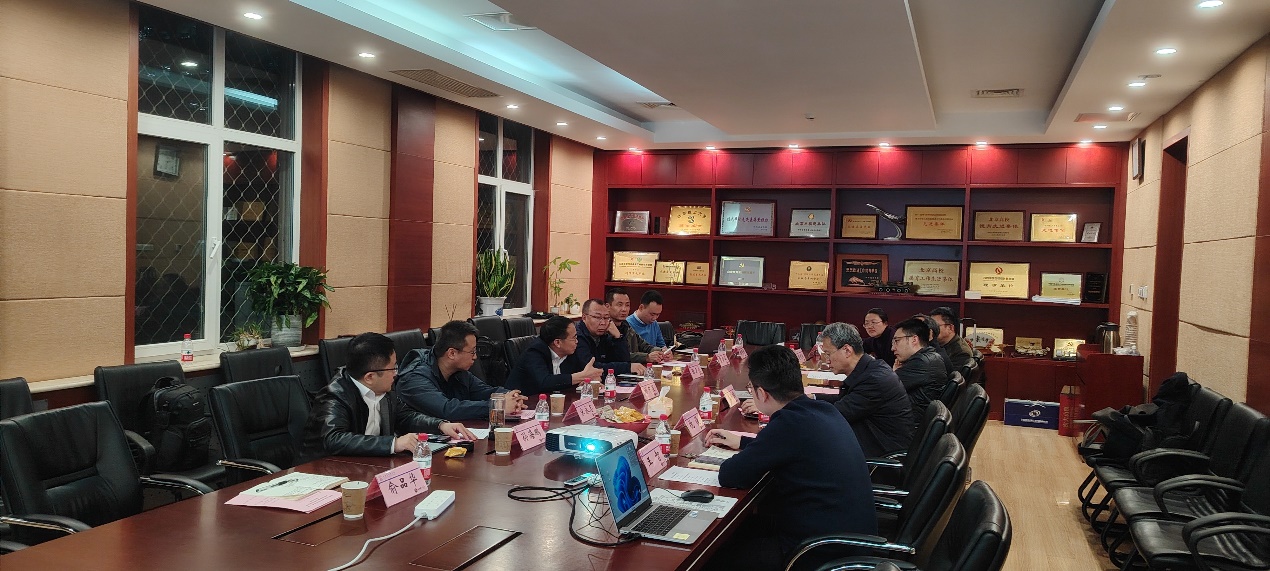 一群人在餐厅里

低可信度描述已自动天生